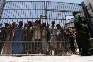 الحوثيون يفرجون عن قتلة في إب