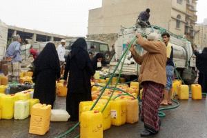 أزمة مياه خانقة تضرب تعز والحوثيون يواصلون استخدام الخدمات كسلاح ضد المدنيين