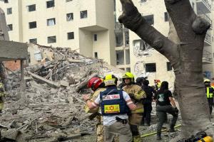 خبر عاجل | عدن الغد
الضربات الإيرانية تتصاعد: صواريخ تصيب وسط وتل أبيب والكرمل ومناطق واسعة شمال إسرائيل