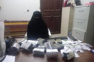 ضبط امرأة صومالية بحوزتها 687 شريطًا من المخدرات في نقطة أمنية بمريس