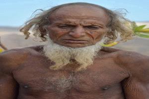 من هو رجل الكهف الحقيقي في سقطرى؟ القصة الكاملة لرحيل "صعالف" وتزييف الحكاية