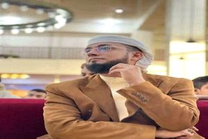 وزير الأوقاف والإرشاد يجري اتصالًا بالداعية الكازمي ويستنكر حادثة اختطافه من مسجده في عدن