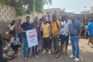 احتجاجات أمام قصر معاشيق للمطالبة بالخدمات وتحسين الأوضاع المعيشية