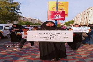 تظاهرة نسوية في شارع مدرم بالمعلا تطالب بإصلاح الأوضاع وتحسين الخدمات