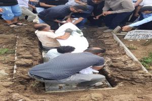 المئات يشيّعون جثمان الشاعر فؤاد الحميري إلى مثواه الأخير في مدينة إسطنبول التركية