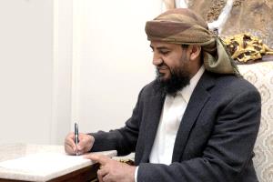 المحرمي يوجه بالتحقيق مع مدير شرطة دارسعد والأفراد المتورطين في اقتحام مسجد بالمنصورة واعتقال إمامه