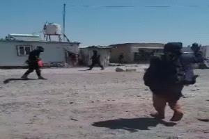 مواطنون يحرقون غرف الجبايات الحوثية في عنس رفضًا للنهب الجائر