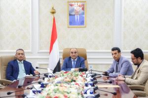 رئيس الوزراء يستعرض مع وزير الدولة البريطاني علاقات التعاون المشتركة