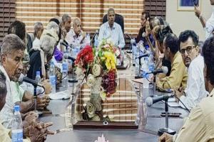 محافظ لحج يؤكد استمرار دعم السلطة المحلية بالمحافظة للفعاليات الثقافية والفنية والأدبية والرياضية .