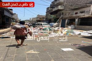 أكوام القمامة تغزو شوارع الشيخ عثمان بعدن مع اقتراب عيد الأضحى