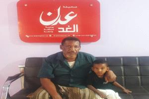 والد الشاب راضي عليان يطالب بالقبض على قاتل ابنه الهارب منذ أشهر بلحج