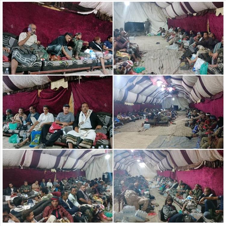 قيادات عسكرية من اللواء الثاني مغاوير تقدم واجب العزاء لأسرة الشهيد محمد صالح الشوكي