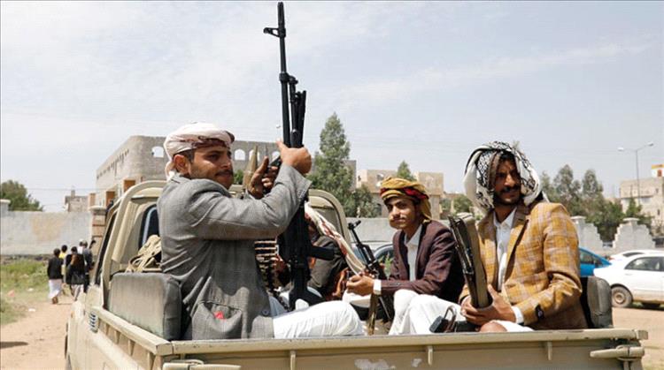 إيران تحذر والحوثيون يتوعدون.. تصعيد جديد في البحر الأحمر