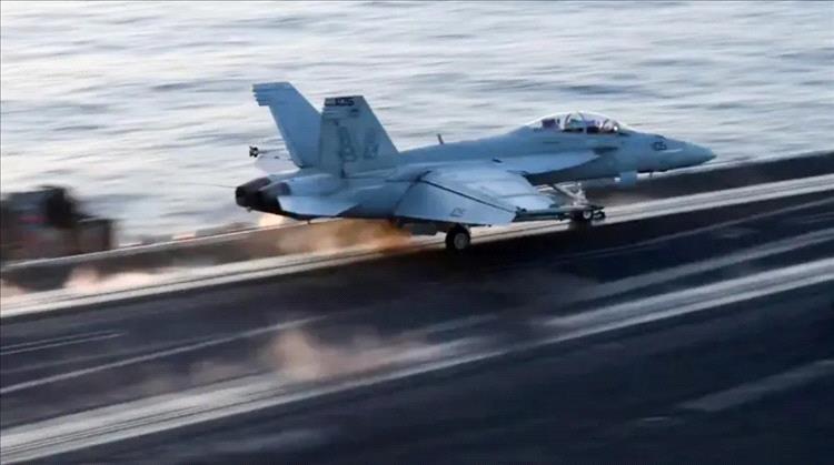 أمريكا توجه ضربات جوية للحوثيين وتحذر إيران من دعمهم