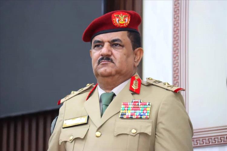 وزير الدفاع: قواتنا المسلحة جاهزة للتعامل بقوة وحزم مع أي مغامرات للحوثيين