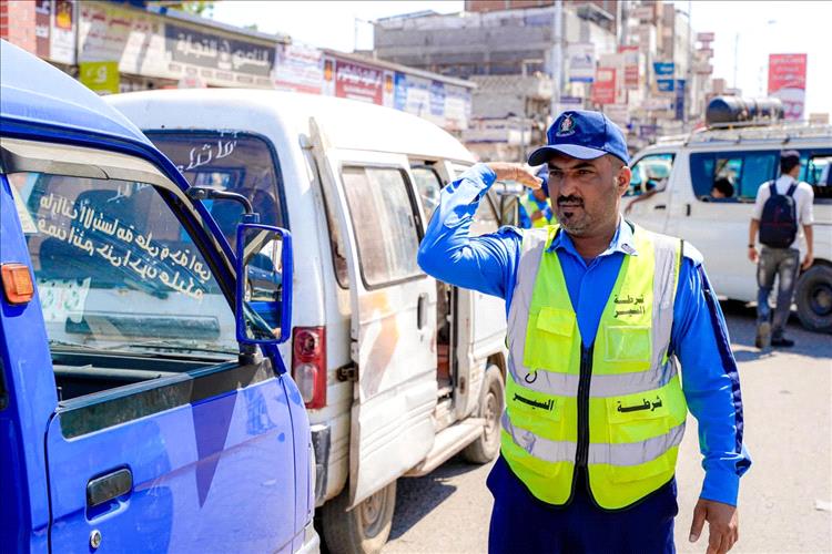 عدن: رفع جزئي لإضراب شرطة السير في الشيخ عثمان مراعاة للمواطنين قبيل عيد الفطر