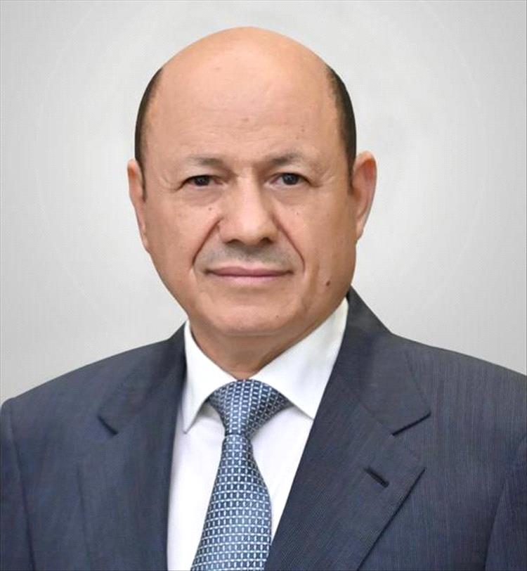 رئيس مجلس القيادة يحيي ابطال الجيش والمقاومة وتحالف دعم الشرعية في ذكرى تحرير عدن