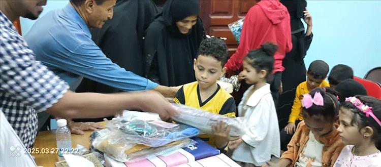 جمعية حقوق الطفل توزع كسوة عيد الفطر للأيتام
