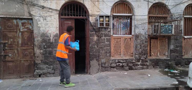 مبادرة عدن بخير تختتم مشروع "إفطار صائم" بتوزيع 792 وجبة خلال شهر رمضان