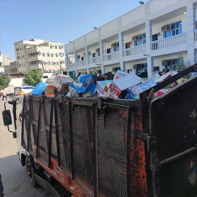 إتلاف 3 أطنان من المواد الغذائية منتهية الصلاحية بمديرية المنصورة