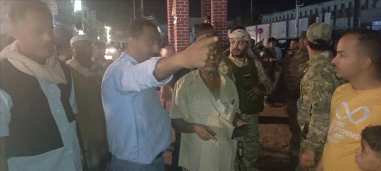 صندوق النظافة يدشن حملة إزالة مخلفات الباعة بالشيخ عثمان