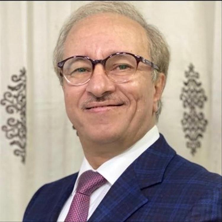 وفاة الكاتب والسياسي زيد الذاري في القاهرة بعد صراع مع المرض