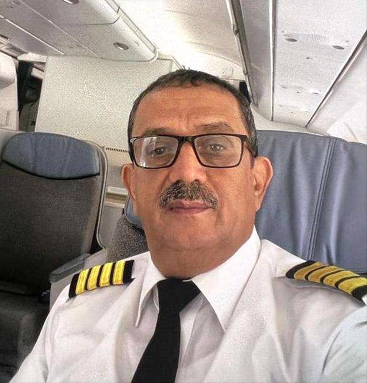 رئيس مجلس إدارة الخطوط الجوية اليمنية يهنئ رئيس الحكومة الجديد سالم بن بريك