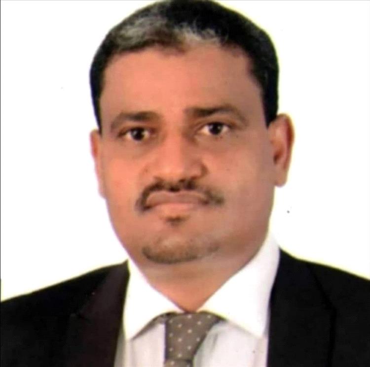 المحولي يعزي العميد يوسف العليمي بوفاة والدته