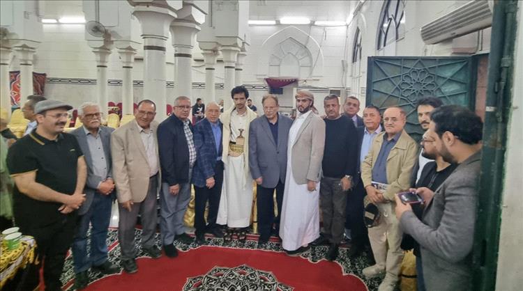 الرئيس علي ناصر محمد يحضر عزاء المناضل زيد يحيى الذاري في القاهرة