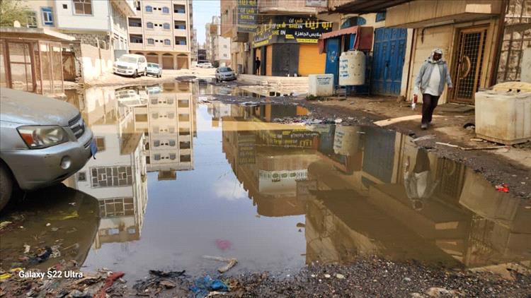 مياه المجاري تغرق شوارع التقنية في ظل صمت السلطات المعنية
