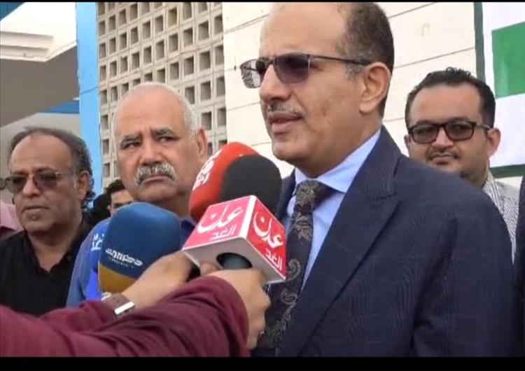 وزير الصحة يدشن حملات رش ضبابي وتوعية مجتمعية لمكافحة الحميات في عدن بدعم سعودي وأممي