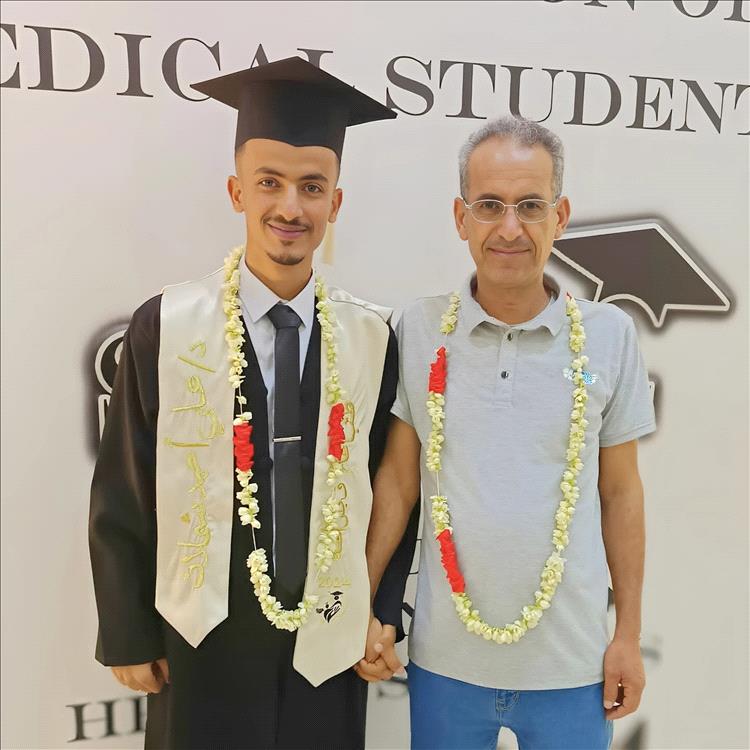 مبارك التخرج بامتياز للدكتور علي شملان من كلية الطب والعلوم الصحية جامعة عدن