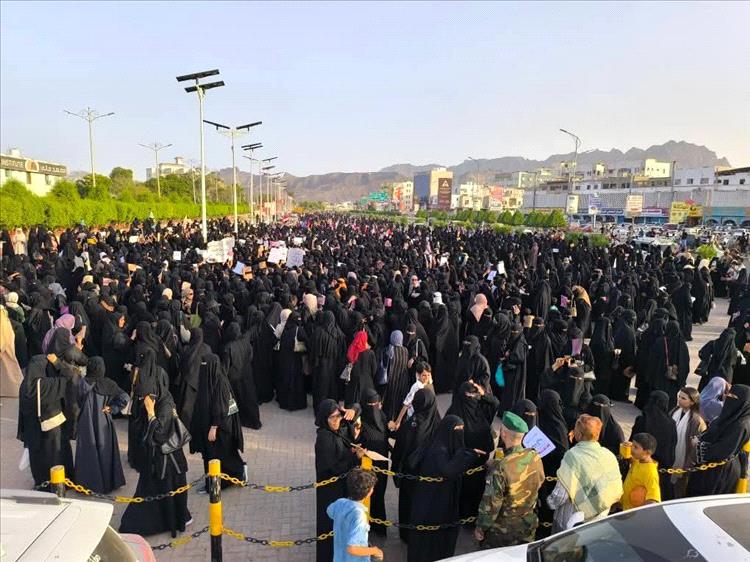 إعلامية: النساء خرجن في عدن ليعبرن عن صوت الشعب بأكمله