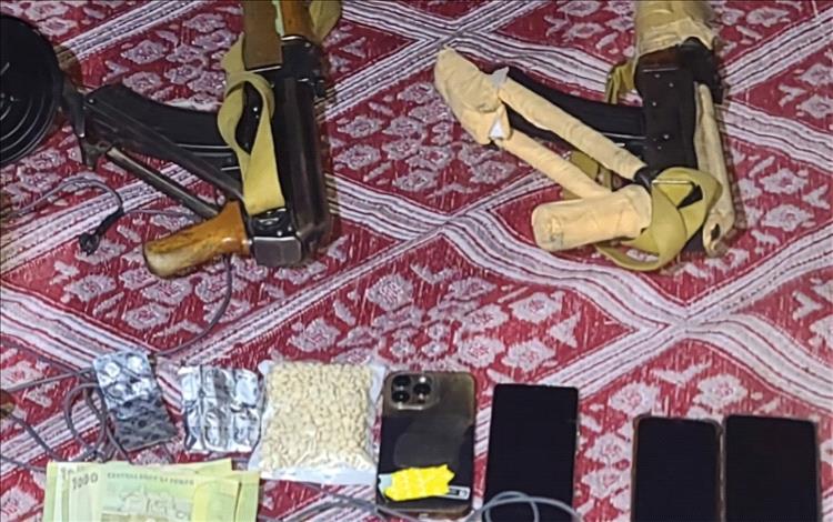أمن المهرة يضبط عصابة تهريب بعد اشتباك مسلح ويصادر كميات من المخدرات والأسلحة