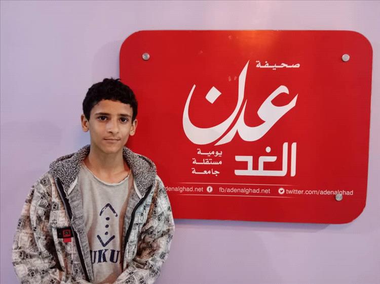 شاب بعدن يشكو قيام قوة أمنية بمصادرة دراجته ذات الثلاث عجلات ويناشد مدير الأمن