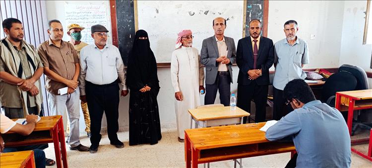 مدير مكتب التربية والتعليم م/ شبوة يدشّن امتحانات الفصل الدراسي الرابع بالمعهد العالي لتدريب وتأهيل المعلمين