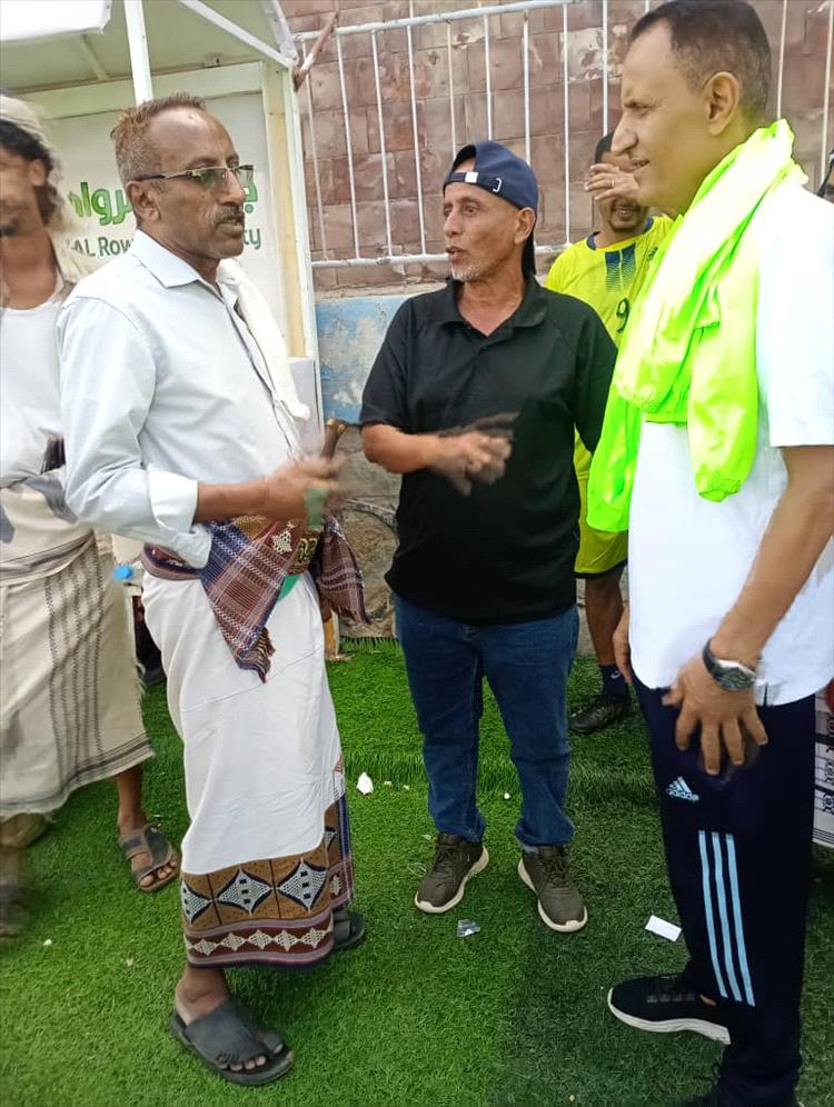 مدير عام موزع يشهد فعالية دوري مديريات تعز ويبارك المستوى الرياضي لشباب المديرية