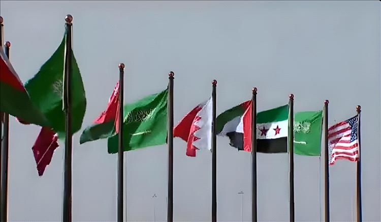 علم سوريا الجديد يرفرف في الرياض: رسالة سياسية خلال وداع محمد بن سلمان لدونالد ترامب