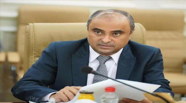 رئيس الوزراء يوجه بالتحقق من رسوم وضرائب المسافرين عبر مطار عدن الدولي
