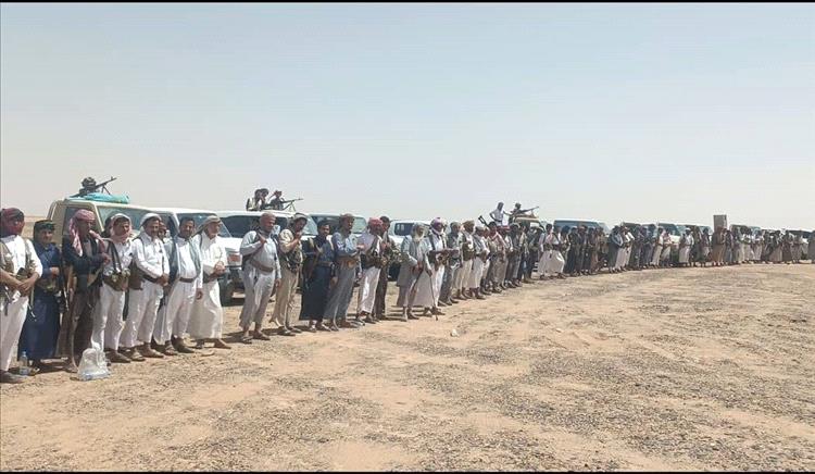 العبر: توافد قبلي واسع لقبائل الجوف وصعدة إلى مطرح العبر للمطالبة بكشف قتلة الشيخ أحمد شثان