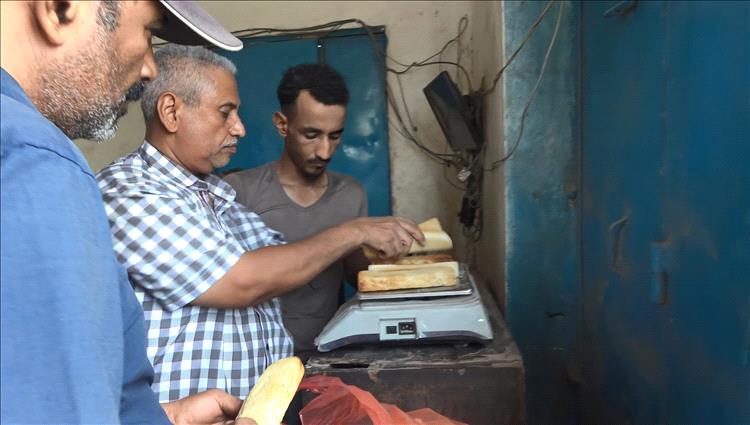 مكتب الصناعة والتجارة بعدن يكثف حملاته الرقابية على المخابز والمحلات التجارية