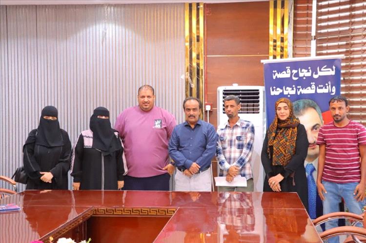 الزهري يستقبل لجنة السلامة المجتمعية ويشيد بمبادراتها المجتمعية والأمنية