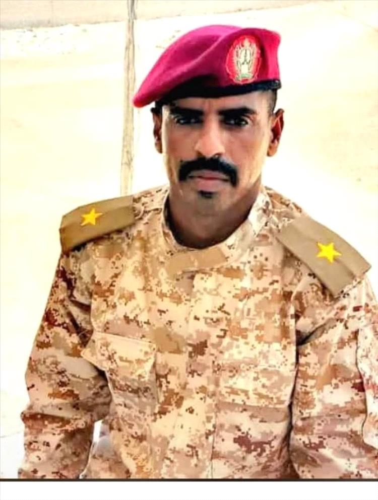 الشيخ خالد باعتوان يهنئ الملازم ثاني صالح ناصر باعتوان بمناسبة تخرجه من الكلية الحربية بالعاصمة عدن