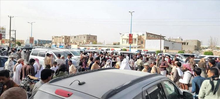 بحضور الأمين العام هشله والوكيل الخليفي .. شبوة تودّع بحزن وألم نجم تضامن عتق الكابتن علي باعلي