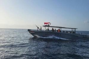 خفر السواحل يتسلم مهربين يعملون لصالح ميليشيا الحوثي قادمين من إيران
