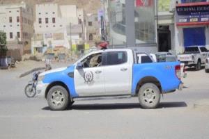 الشرطة تلقي القبض على متهم بإيواء سجين فارٍ من العدالة في وادي حضرموت