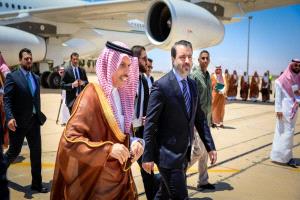 وزير الخارجية السوري يستقبل نظيره السعودي الأمير فيصل بن فرحان في مطار دمشق الدولي بعد تغيّر المشهد السياسي في سوريا