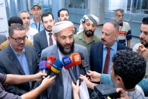 وزير الأوقاف والإرشاد يدشّن أولى رحلات التفويج الجوي للحجاج من مطار عدن الدولي