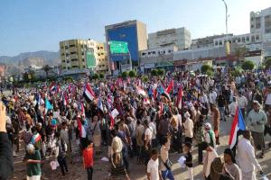 انطلاق تظاهرة رجالية في عدن احتجاجًا على تدهور الخدمات