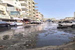 انفجار بيارة يهدد الصحة العامة في كريتر عدن وسط غياب الجهات المعنية